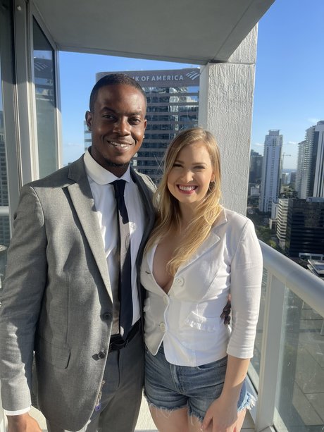 Daisy Diva naked pornstar image