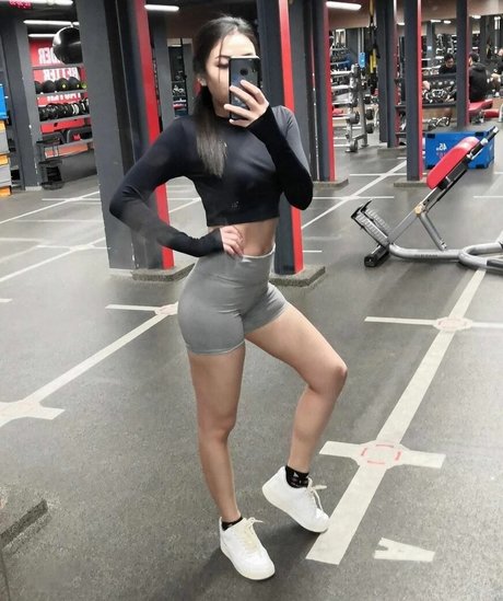 suziearomdee nudes model photo