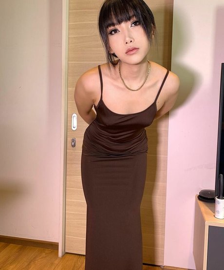 suziearomdee star naked images