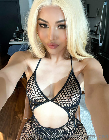 Martini Artnugan model pretty img