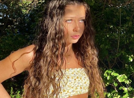 Aspen Avery pretty model galleries