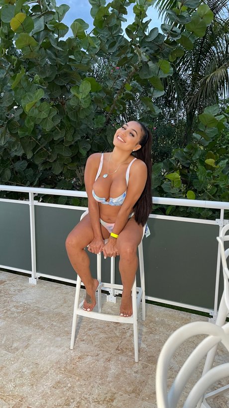 Queen Patrona star pretty photos