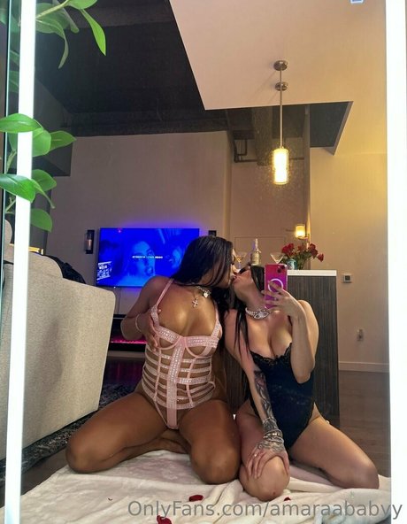 Amaraababyy sex model gallery