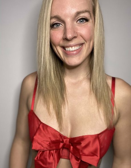 Missy Darling naked model picture