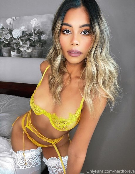 HardforEva sexy model image