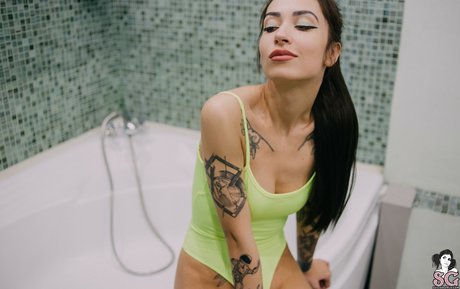 Shameless SG pornstar hd pic