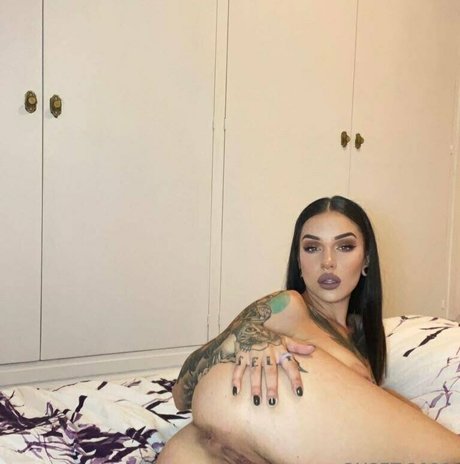 Ouset naked star photo