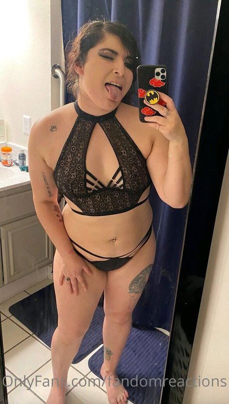 FandomReactions star hot pics