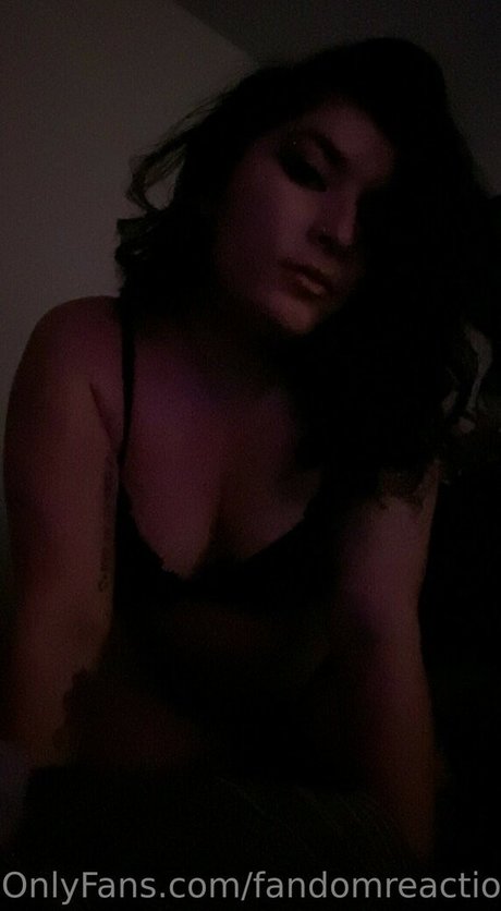 FandomReactions model perfect galleries