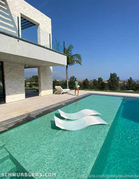 Gabby Dealmeida model free img