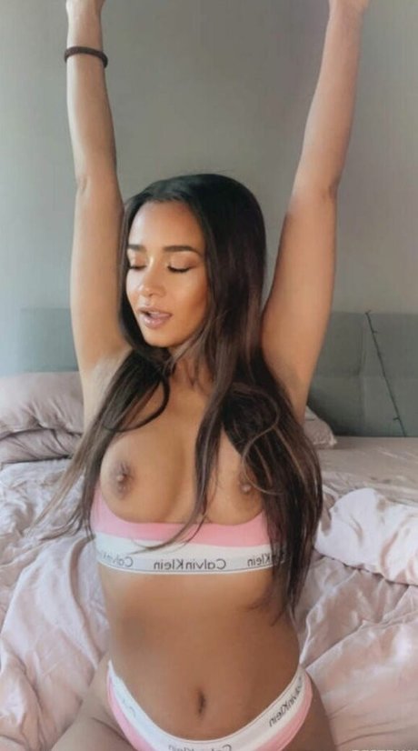 Gabby Dealmeida nude model pic