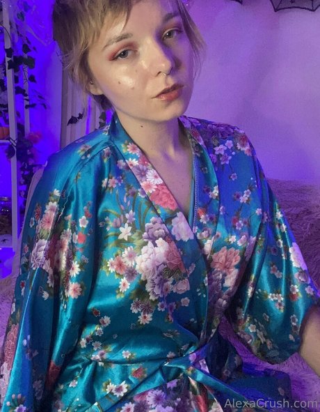 thealexacrush model nude photo