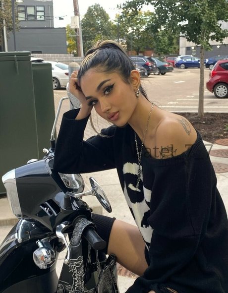 Vixenesha nice actress pics