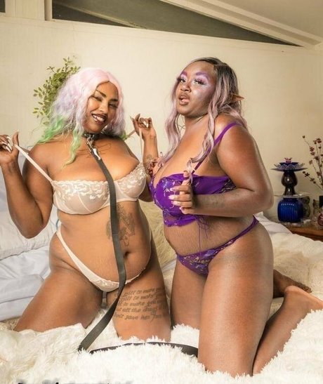 girlyvixxxen star hot pics