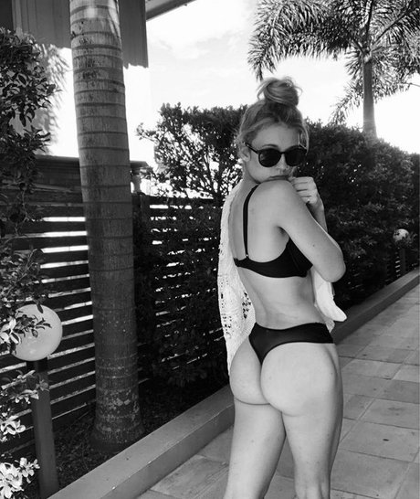 Bree Louise model sexy pics