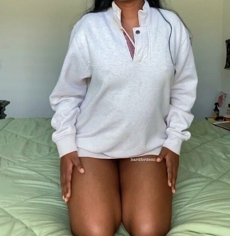 HardForDemi star adult pictures