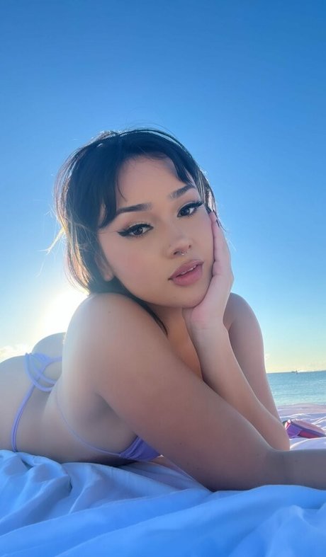 Isa Marin pretty pornstar pics