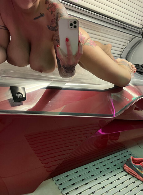 Laura Orsolya sexy star img