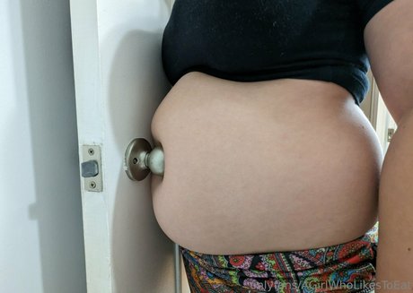 Agirlwholikestoeat top pornstar gallery