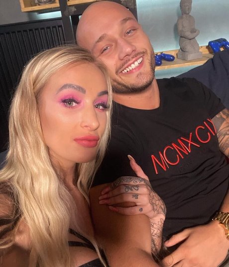 Daisy Lee high quality star photo