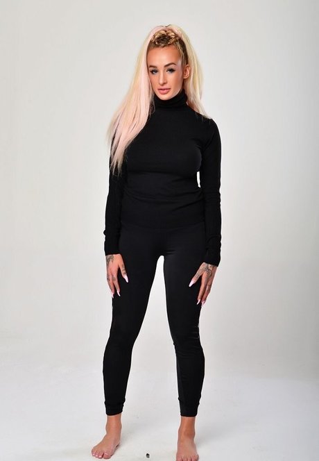 Daisy Lee star exclusive images