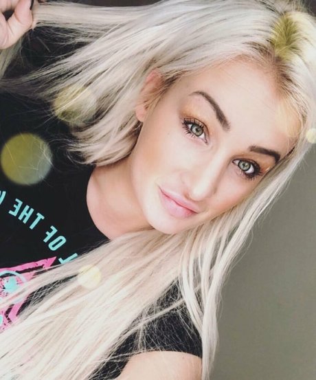 Daisy Lee star nice pictures