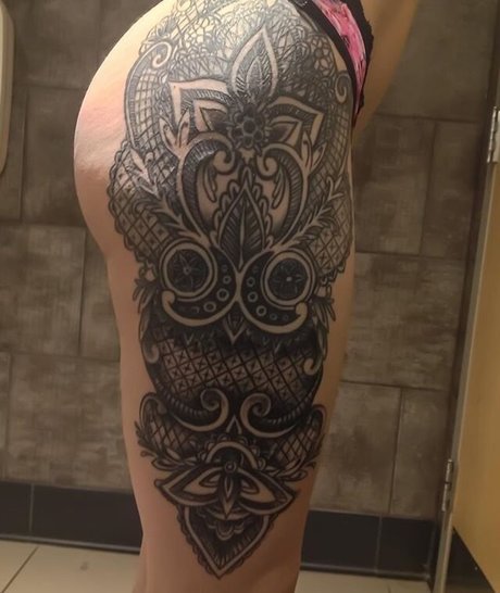 Ayallakarina model adult images