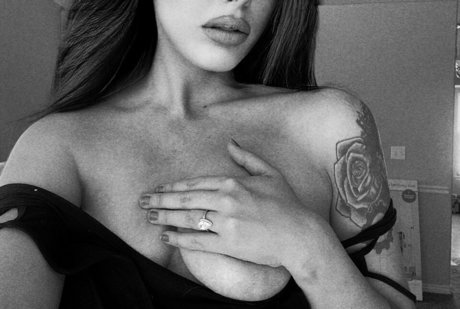 Deavan Clegg model porn pics