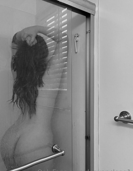 Deavan Clegg best model image