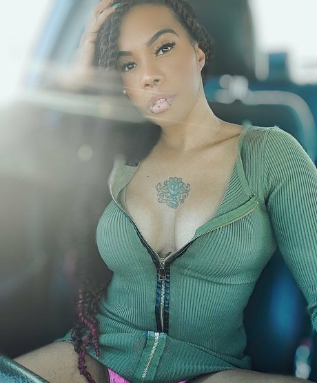 GabbyRyan star nice photo