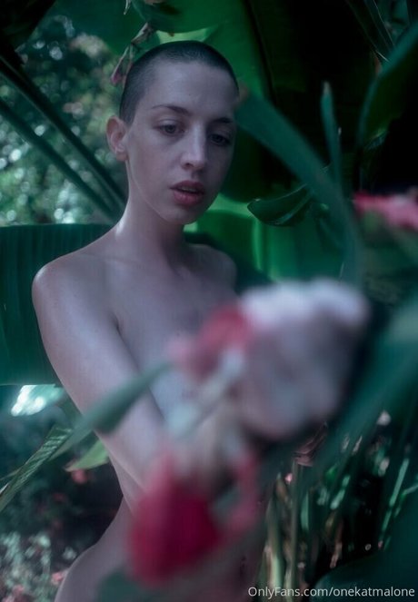 Kat Malone art model pic