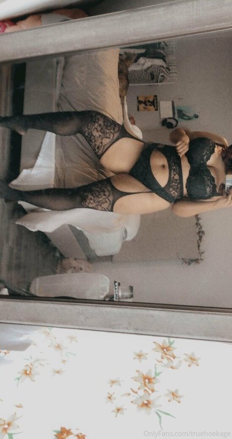 truehoekage exclusive actress picture