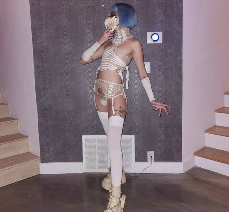 Sushimonstuh model xxx photo