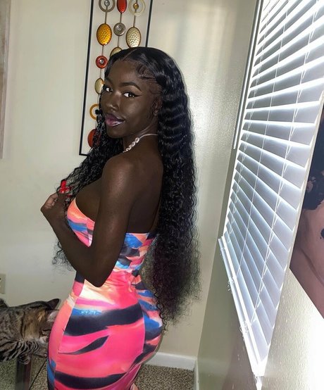 Lazelle Doll beautiful actress gallery