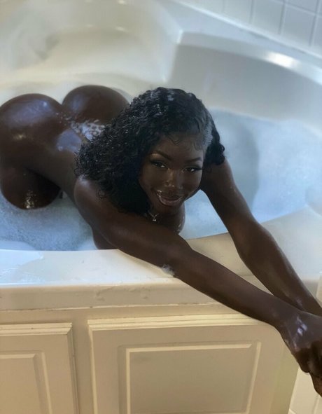 Lazelle Doll Profile pic