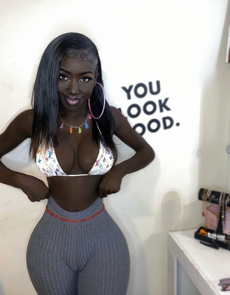 Lazelle Doll xxx pornstar photos