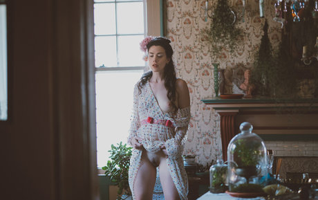 Nicole Vaunt sexy model pictures