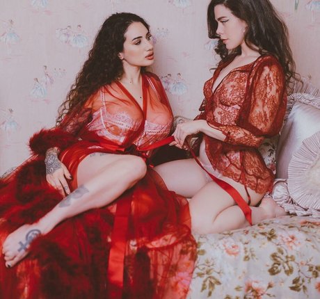 Nicole Vaunt model nudes images