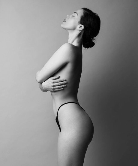 Nicole Vaunt nude pornstar picture