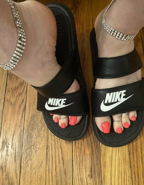 Goddess Fendi pornstar sexy pictures