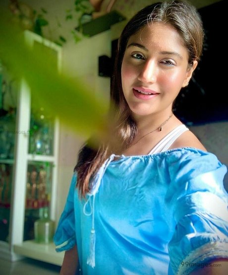 Surbhi Chandna star hot photo