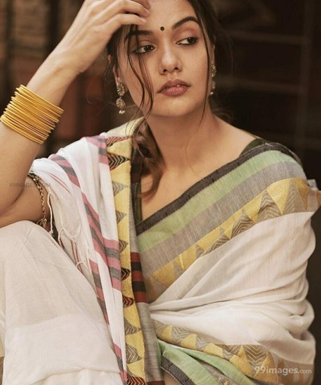 Divya Agarwal beautiful actress pic