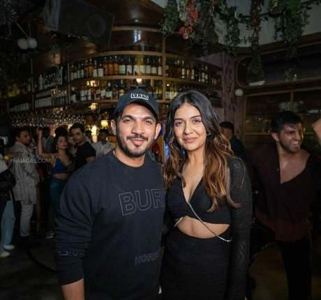 Divya Agarwal naked star galleries