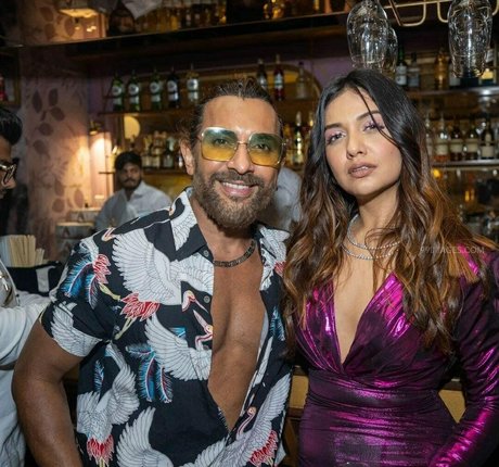 Divya Agarwal star adult pic