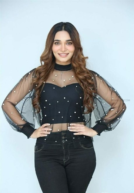 Jenifer Emmanuel exclusive actress images