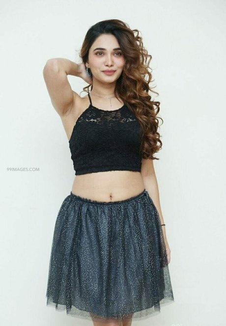 Jenifer Emmanuel nudes model pic