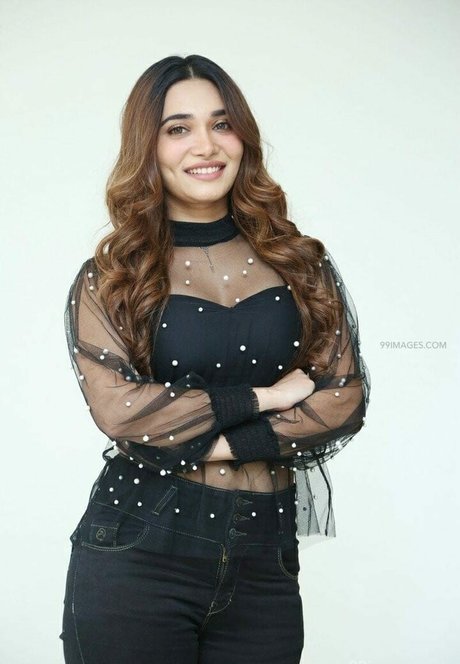 Jenifer Emmanuel star exclusive img