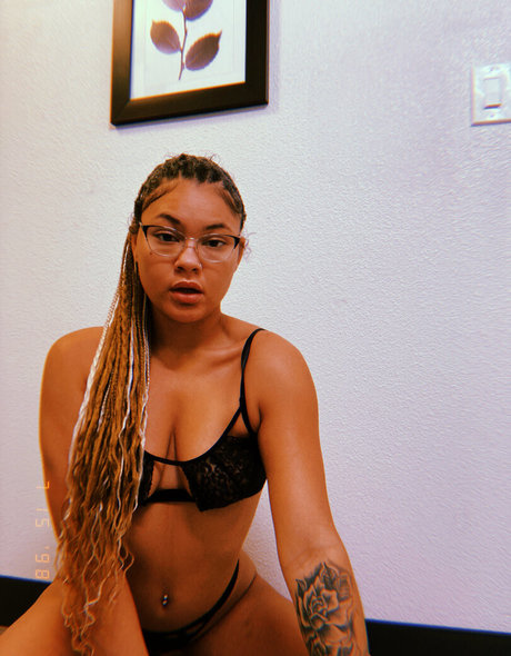 Fine Chyna star free image