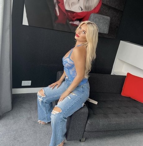 Liberty Poole xxx model photo