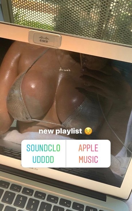 hEdiorHer sexy model picture